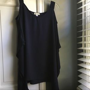 LOLO Cold Shoulder Top